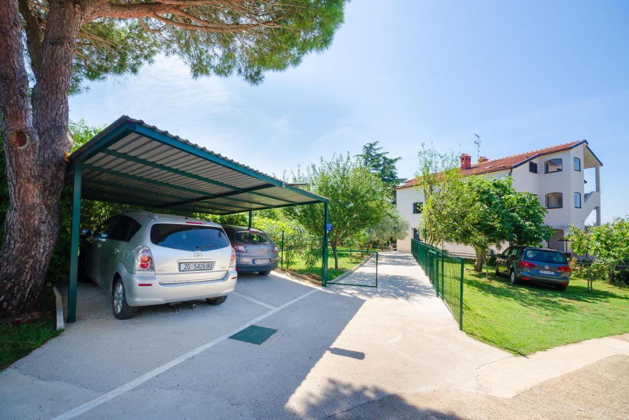Apartments Dragutin Medulin Exterior foto